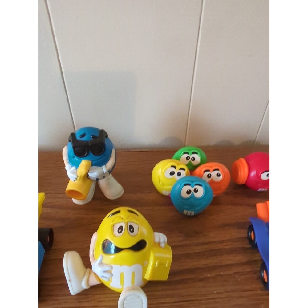 Lot of 7 Burger King M & M Vintage Toys 1991 & 1997, Dispensers & Pull Back Toys - Picture 3 of 5